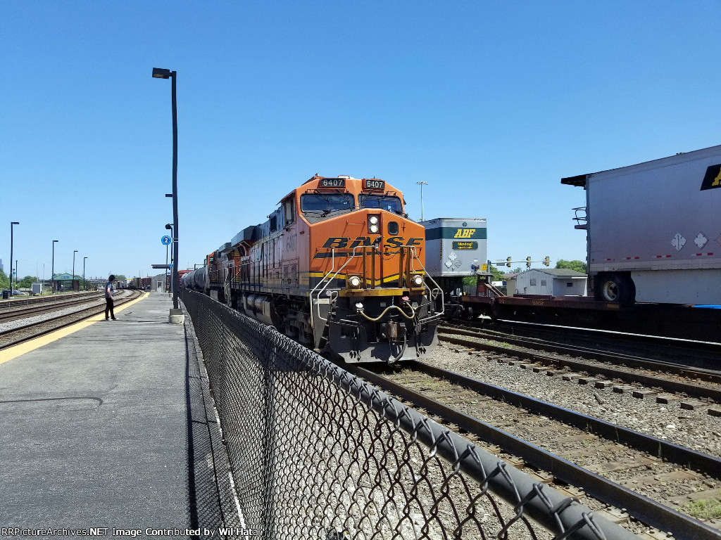 BNSF ES44AC 6407